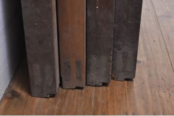 アンティーク建具　杉材　落ち着いた和の空間を演出する板戸窓4枚セット(引き戸)(R-068300)
