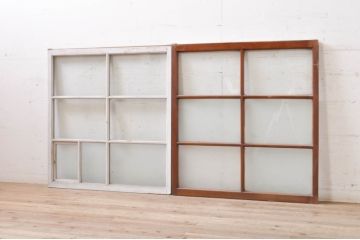 アンティーク建具　希少　ペイント仕上げ限定　レトロな雰囲気漂う小窓付きのペイントガラス窓2枚セット(引き戸、ガラス戸)(R-068302)