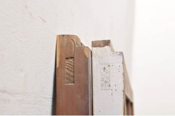 アンティーク建具　希少　ペイント仕上げ限定　レトロな雰囲気漂う小窓付きのペイントガラス窓2枚セット(引き戸、ガラス戸)(R-068302)