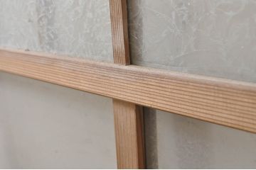 アンティーク建具　大正ロマン　経年を感じさせる古い木味が魅力のガラス窓1枚(ガラス戸、引き戸)(R-068309)