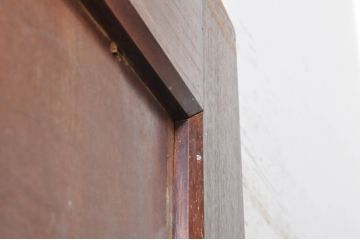 アンティーク建具　総欅(ケヤキ)材　鏡板1枚板　重厚感のある佇まいが魅力の升目(マス目)格子蔵戸1枚(きつね格子、狐格子、格子戸、玄関戸、引き戸)(R-068317)
