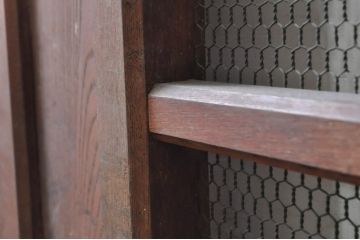 アンティーク建具　総欅(ケヤキ)材　鏡板1枚板　重厚感のある佇まいが魅力の升目(マス目)格子蔵戸1枚(きつね格子、狐格子、格子戸、玄関戸、引き戸)(R-068317)
