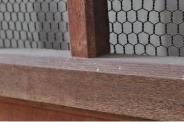 アンティーク建具　総欅(ケヤキ)材　鏡板1枚板　重厚感のある佇まいが魅力の升目(マス目)格子蔵戸1枚(きつね格子、狐格子、格子戸、玄関戸、引き戸)(R-068317)
