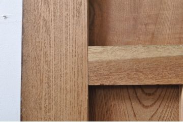 アンティーク建具　総欅(ケヤキ)材　鏡板1枚板　重厚感のある佇まいが魅力の升目(マス目)格子蔵戸1枚(きつね格子、狐格子、格子戸、玄関戸、引き戸)(R-068317)