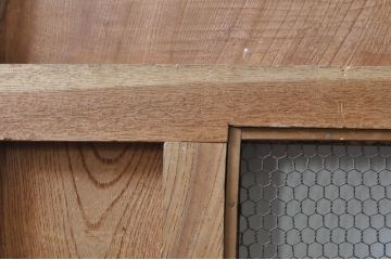 アンティーク建具　総欅(ケヤキ)材　鏡板1枚板　重厚感のある佇まいが魅力の升目(マス目)格子蔵戸1枚(きつね格子、狐格子、格子戸、玄関戸、引き戸)(R-068317)