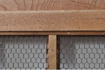 アンティーク建具　総欅(ケヤキ)材　鏡板1枚板　重厚感のある佇まいが魅力の升目(マス目)格子蔵戸1枚(きつね格子、狐格子、格子戸、玄関戸、引き戸)(R-068317)