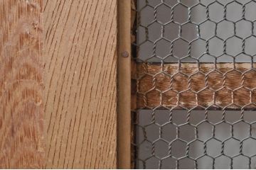 アンティーク建具　総欅(ケヤキ)材　鏡板1枚板　重厚感のある佇まいが魅力の升目(マス目)格子蔵戸1枚(きつね格子、狐格子、格子戸、玄関戸、引き戸)(R-068317)