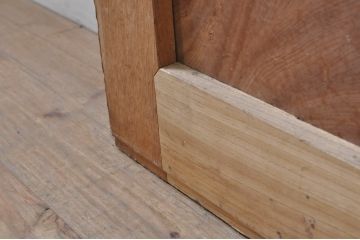 アンティーク建具　総欅(ケヤキ)材　鏡板1枚板　重厚感のある佇まいが魅力の升目(マス目)格子蔵戸1枚(きつね格子、狐格子、格子戸、玄関戸、引き戸)(R-068317)