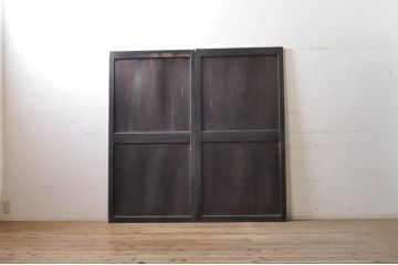 アンティーク建具　シックな空間作りにおすすめな帯戸2枚セット(引き戸、板戸)(R-068320)