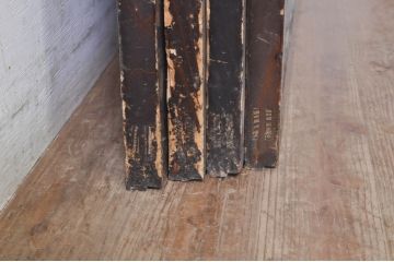 アンティーク建具　シックな空間作りにおすすめな帯戸4枚セット(引き戸、板戸)(R-068322)