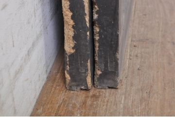アンティーク建具　シックな空間作りにおすすめな帯戸2枚セット(引き戸、板戸)(R-068324)