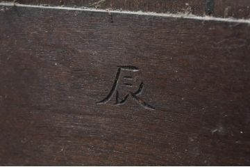 中古　美品　松本民芸家具　西洋の伝統的なデザインをモチーフにしたリネン型食器棚(キャビネット、カップボード、収納棚、戸棚)(定価約142万円)(R-068328)