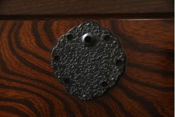 中古　美品　志太民芸家具　天板リメイク　美しい杢目が上質な和の雰囲気を演出するローチェスト(サイドボード、サイドチェスト、ローボード、和箪笥、収納箪笥、整理タンス、引き出し、テレビ台、テレビボード)(R-068329)