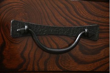 中古　美品　志太民芸家具　天板リメイク　美しい杢目が上質な和の雰囲気を演出するローチェスト(サイドボード、サイドチェスト、ローボード、和箪笥、収納箪笥、整理タンス、引き出し、テレビ台、テレビボード)(R-068329)