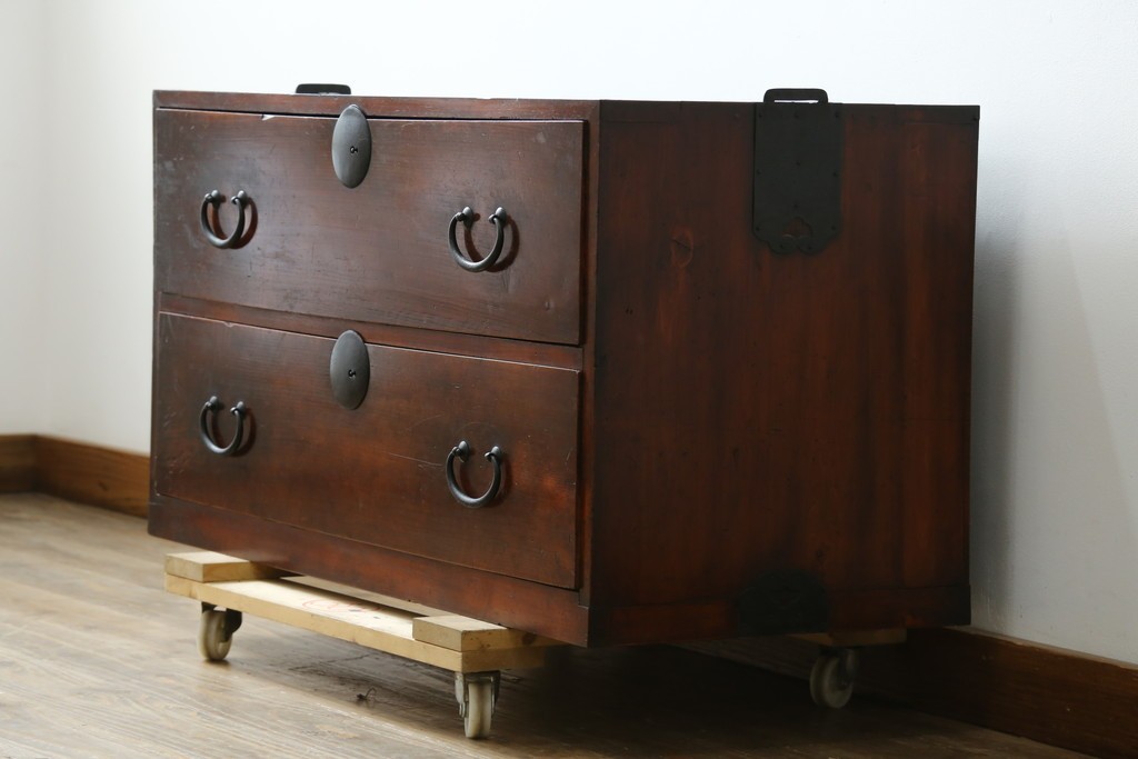 和製アンティーク　時代の流れを感じる風合いが魅力的な時代箪笥ローボード　(R-068344)