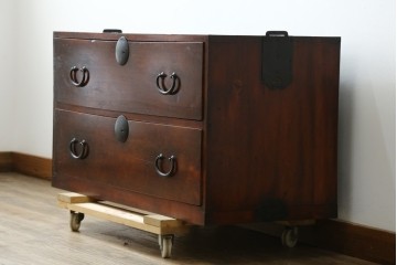 和製アンティーク　時代の流れを感じる風合いが魅力的な時代箪笥ローボード　(R-068344)