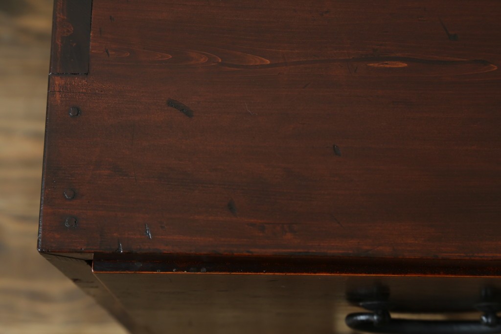 和製アンティーク　時代の流れを感じる風合いが魅力的な時代箪笥ローボード　(R-068344)