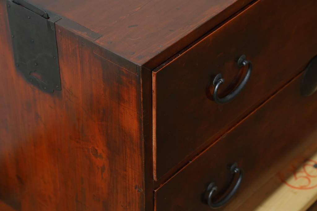 和製アンティーク　時代の流れを感じる風合いが魅力的な時代箪笥ローボード　(R-068344)