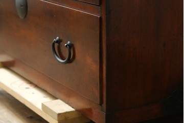 和製アンティーク　時代の流れを感じる風合いが魅力的な時代箪笥ローボード　(R-068344)