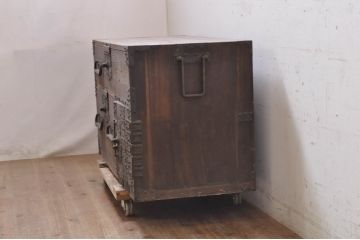 和製アンティーク　上手物!!　取り入れやすいサイズに生まれ変わる!金具の立派な総桐箪笥ローボード(総桐たんす、和タンス、収納たんす、テレビボード、テレビ台、ローチェスト、引き出し)(R-068352)