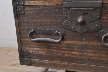 和製アンティーク　上手物!!　取り入れやすいサイズに生まれ変わる!金具の立派な総桐箪笥ローボード(総桐たんす、和タンス、収納たんす、テレビボード、テレビ台、ローチェスト、引き出し)(R-068352)