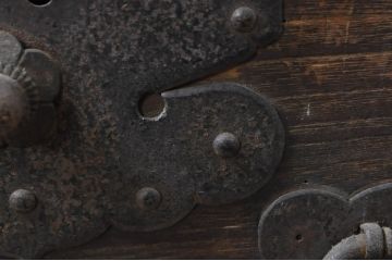 和製アンティーク　上手物!!　取り入れやすいサイズに生まれ変わる!金具の立派な総桐箪笥ローボード(総桐たんす、和タンス、収納たんす、テレビボード、テレビ台、ローチェスト、引き出し)(R-068352)