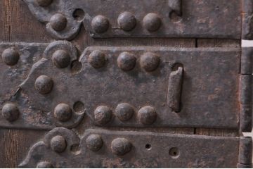 和製アンティーク　上手物!!　取り入れやすいサイズに生まれ変わる!金具の立派な総桐箪笥ローボード(総桐たんす、和タンス、収納たんす、テレビボード、テレビ台、ローチェスト、引き出し)(R-068352)