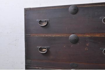 和製アンティーク　杉材　時代を経た趣が感じられるシンプルな造りの時代箪笥(重ねタンス、和たんす、収納箪笥、衣装箪笥、引き出し)(R-068354)