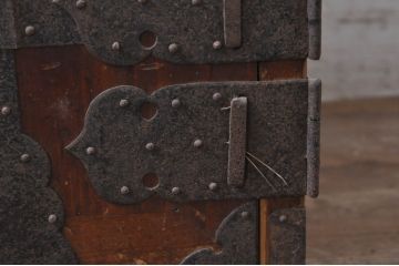和製アンティーク　味わい深い佇まいが魅力の重ね時代箪笥(重ね箪笥、和タンス、衣装たんす、整理タンス、収納タンス、引き出し)(R-068355)
