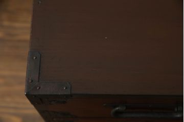 和製アンティーク　美品!!　前面欅(ケヤキ)材　 存在感のある金具が魅力的な会津箪笥ローボード(時代箪笥、和たんす、収納箪笥、衣装箪笥、引き出し、ローチェスト、テレビ台)(R-068357)