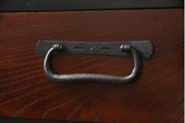 和製アンティーク　美品!!　前面欅(ケヤキ)材　 存在感のある金具が魅力的な会津箪笥ローボード(時代箪笥、和たんす、収納箪笥、衣装箪笥、引き出し、ローチェスト、テレビ台)(R-068357)