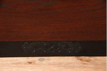 和製アンティーク　美品!!　前面欅(ケヤキ)材　 存在感のある金具が魅力的な会津箪笥ローボード(時代箪笥、和たんす、収納箪笥、衣装箪笥、引き出し、ローチェスト、テレビ台)(R-068358)