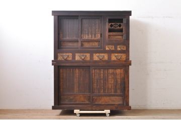 和製アンティーク　4.5尺　凛とした美しさが上品な和を演出してくれる近江水屋箪笥(四尺、五尺、食器棚、戸棚、収納棚、キャビネット、重ね箪笥)(R-068359)