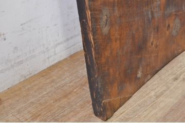 DIYTなどにおすすめ!　松材　味のある風合いが魅力的な古材(テーブル、展示台、陳列台、作業台、天板、材料、資材)(R-068369)