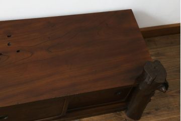 和製アンティーク　三方欅(ケヤキ)材　落ち着いた色味と木目が美しい置き床(置床、ローボード、テレビ台、テレビボード、収納棚、飾り台)(R-068373)