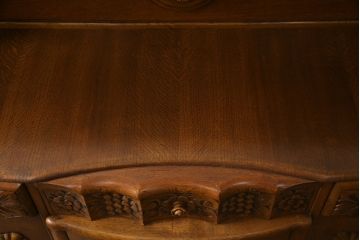 イギリスアンティーク　オーク材　細部まで凝ったつくりが目を引くサイドボード(サイドキャビネット、収納棚、戸棚、英国)(R-068377)