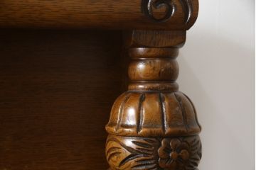 イギリスアンティーク　オーク材　細部まで凝ったつくりが目を引くサイドボード(サイドキャビネット、収納棚、戸棚、英国)(R-068377)