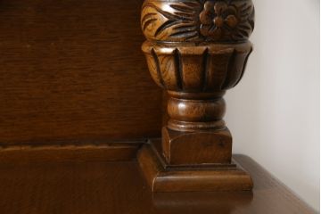 イギリスアンティーク　オーク材　細部まで凝ったつくりが目を引くサイドボード(サイドキャビネット、収納棚、戸棚、英国)(R-068377)