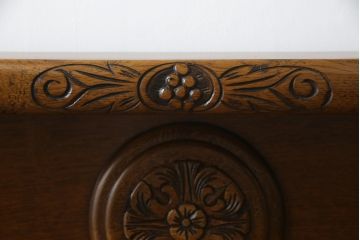 イギリスアンティーク　オーク材　細部まで凝ったつくりが目を引くサイドボード(サイドキャビネット、収納棚、戸棚、英国)(R-068377)