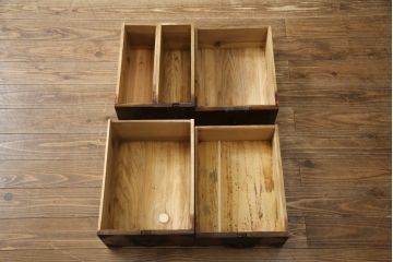 和製アンティーク　前面欅(ケヤキ)材　荘厳な雰囲気を醸し出す金具の立派な仙台箪笥(和箪笥、時代箪笥、衣装箪笥、和タンス、引き出し、収納箪笥)(R-068380)