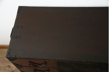和製アンティーク　前面欅(ケヤキ)材　荘厳な雰囲気を醸し出す金具の立派な仙台箪笥(和箪笥、時代箪笥、衣装箪笥、和タンス、引き出し、収納箪笥)(R-068380)