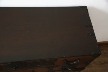 和製アンティーク　前面欅(ケヤキ)材　荘厳な雰囲気を醸し出す金具の立派な仙台箪笥(和箪笥、時代箪笥、衣装箪笥、和タンス、引き出し、収納箪笥)(R-068380)