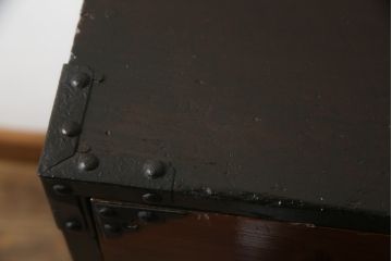 和製アンティーク　前面欅(ケヤキ)材　荘厳な雰囲気を醸し出す金具の立派な仙台箪笥(和箪笥、時代箪笥、衣装箪笥、和タンス、引き出し、収納箪笥)(R-068380)