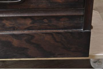 和製アンティーク　桑材・黒檀(コクタン)材　落ち着きのある色合いが和モダンな印象を深める茶棚(収納棚、戸棚、飾り棚、違い棚)(R-068382)