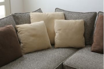 中古　美品　arflex(アルフレックス)　GRAN(グラン)　サイドテーブル付き　レーザーとファブリックの組み合わせがお洒落なクッション付きシステムソファ(本革、カウチソファ、コーナーソファ、ラウンドソファ、アームソファ)(R-068386)
