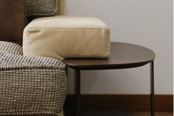 中古　美品　arflex(アルフレックス)　GRAN(グラン)　サイドテーブル付き　レーザーとファブリックの組み合わせがお洒落なクッション付きシステムソファ(本革、カウチソファ、コーナーソファ、ラウンドソファ、アームソファ)(R-068386)