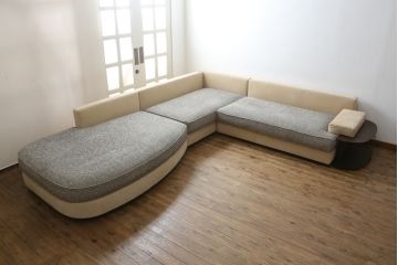 中古　美品　arflex(アルフレックス)　GRAN(グラン)　サイドテーブル付き　レーザーとファブリックの組み合わせがお洒落なクッション付きシステムソファ(本革、カウチソファ、コーナーソファ、ラウンドソファ、アームソファ)(R-068386)