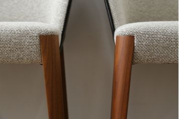 中古　美品　arflex(アルフレックス)　FLUTE(フルーテ)　FLU-APBLKBN(NWN)　身体を包み込む曲線が美しいアームチェア(パイピング)4脚セット(ダイニングチェア、椅子、イス)(定価4脚で約74万3千円)(R-068389)