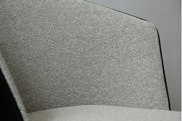 中古　美品　arflex(アルフレックス)　FLUTE(フルーテ)　FLU-APBLKBN(NWN)　身体を包み込む曲線が美しいアームチェア(パイピング))2脚セット(ダイニングチェア、椅子、イス、バラ売り可能)(定価2脚で約37万千円)(R-068390)