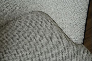 中古　美品　arflex(アルフレックス)　FLUTE(フルーテ)　FLU-APBLKBN(NWN)　身体を包み込む曲線が美しいアームチェア(パイピング))2脚セット(ダイニングチェア、椅子、イス、バラ売り可能)(定価2脚で約37万千円)(R-068390)